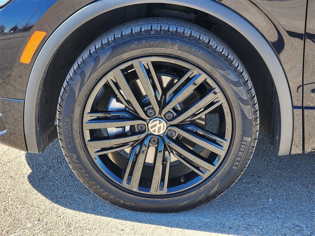 2022 Volkswagen Tiguan SE R-Line Black