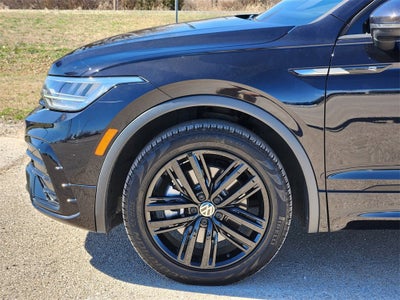 2022 Volkswagen Tiguan SE R-Line Black